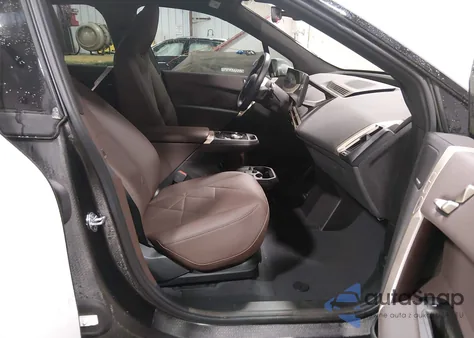 2025 BMW Ix xDrive50 из США, поврежденный, VIN WB523CF04SCT18824